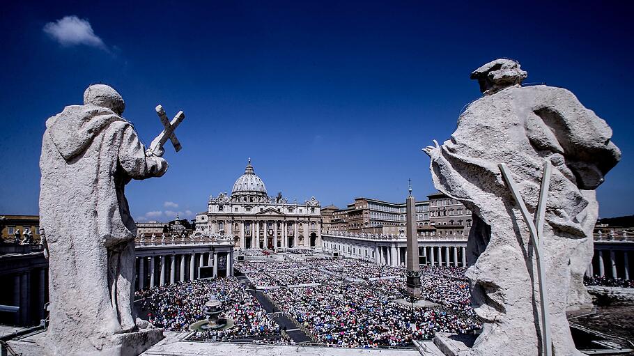 Pfingstmesse im Vatikan