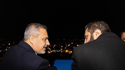 Der türkische Außenminister Hakan Fidan und der neuen syrischen Machthabers Ahmed al-Sharaa