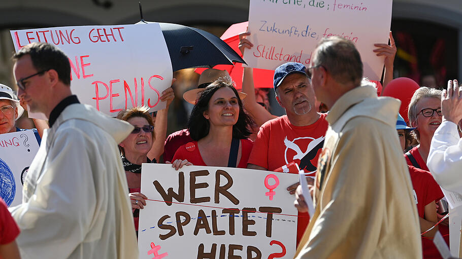 Katholischer Pfarrer bricht Gottesdienst wegen Reformerinnen ab