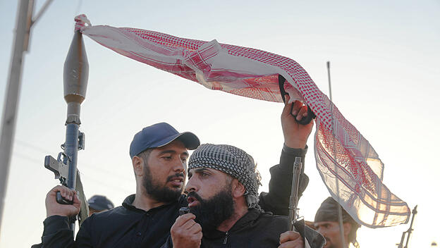 Übergriffe durch Regierungstruppen und islamistische Terroristen in Syrien