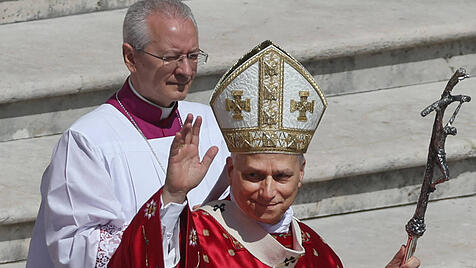 Papst Leo XIV. bei einer feierlichen Liturgie auf dem Petersplatz