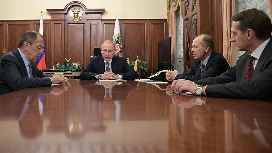 President Putin holds meeting with Foreign Minister, director of