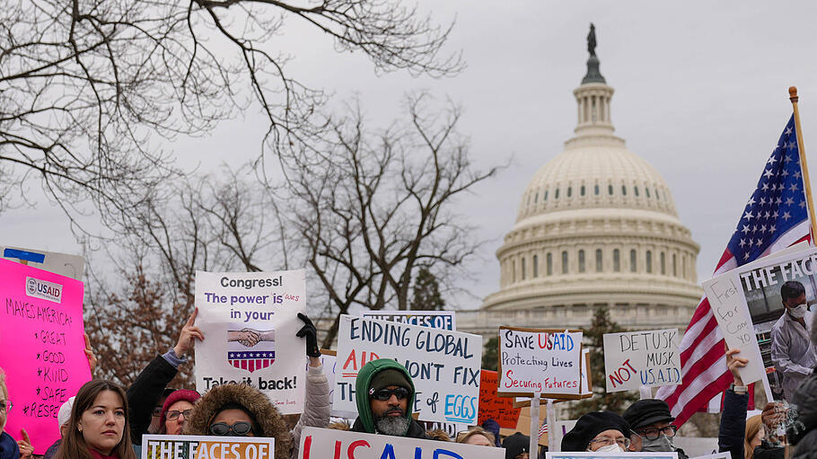 Proteste gegen Trumps Vorgehen gegen USAID