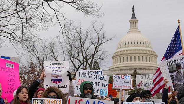 Proteste gegen Trumps Vorgehen gegen USAID