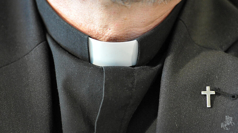 Kein Ausschluss mehr von homosexuellen Männern vom Priesteramt