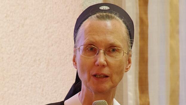 Schwester Lisianne Braunbeck ermutigt zur Demut vor der biblischen Botschaft.