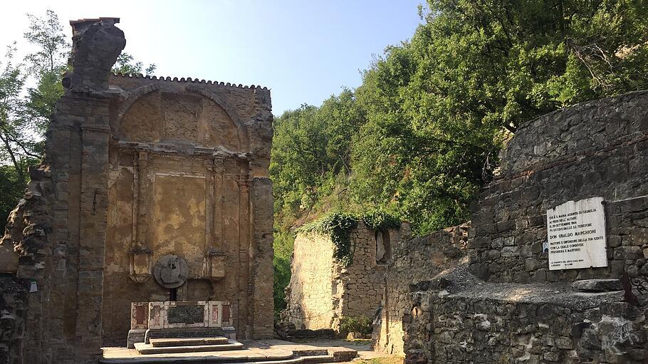 Santa Maria Assunta di Casaglia mit Gedenktafel für den seligen Ubaldo Marchioni