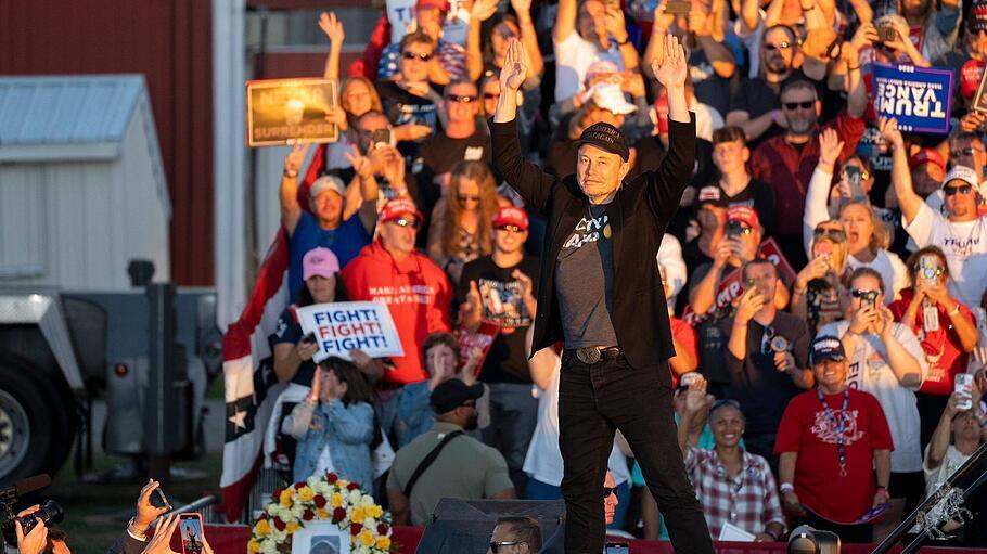Elon Musk bei einer Trump-Rally in Butler, Pennsylvania, Oktober 2024