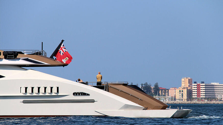 65 Meter lange Motoryacht LADY M, ausgelieftert 2013 von der amerikanischen Werft Palmer Johnson, Eigner ist der russis