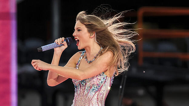 Pop-Star Taylor Swift auf der „Eras Tour“: Seit Dezember gibt es den Film zum Konzert auch auf Amazon.