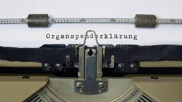 Schreibmaschine mit Schriftzug Organspenderklärung