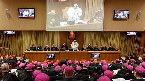 Papst eröffnet Bischofssynode über die Jugend