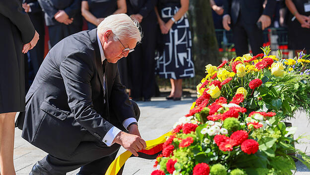 Steinmeier gedenkt Opfer in Solingen