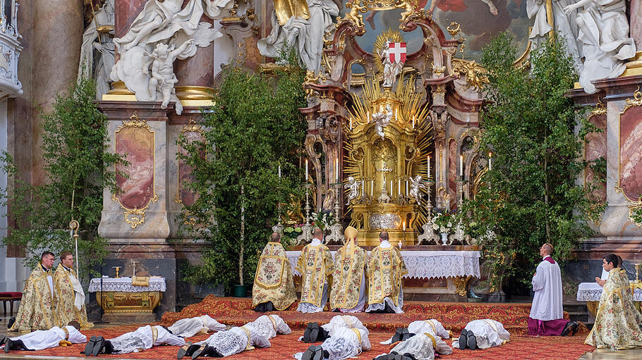 Eine Weihe nach dem Tridentinischen Ritus der Priesterbruderschaft St. Petrus.