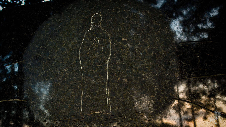 Ein Relief der Jungfrau Maria im katholischen Wallfahrtsort Fatima