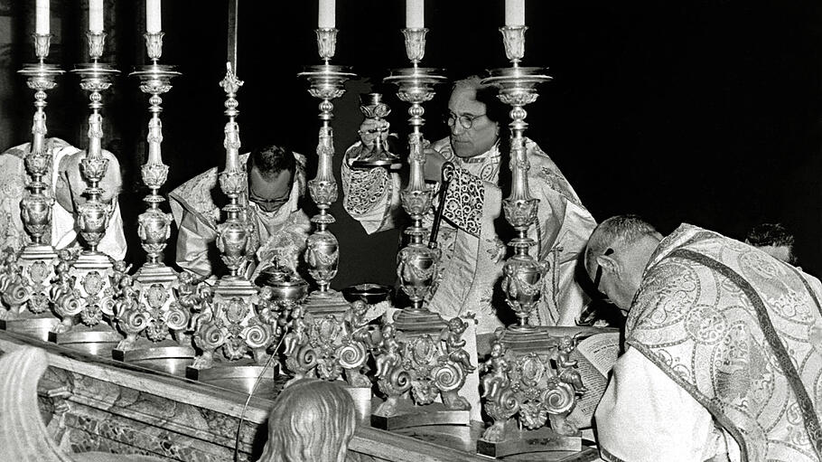 Gottesdienst im lateinischen Ritus in Rom im April 1964