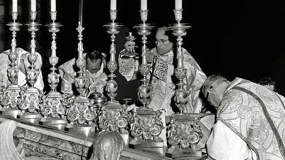 Gottesdienst im lateinischen Ritus in Rom  im April 1964