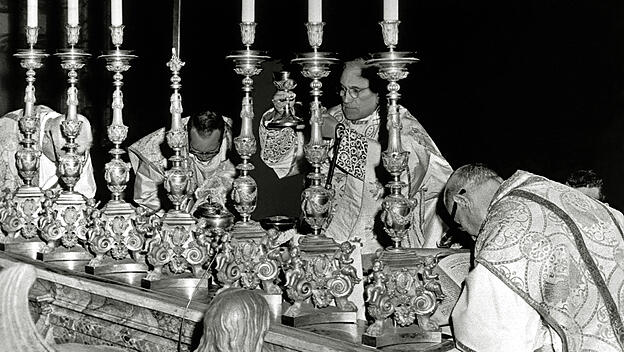 Gottesdienst im lateinischen Ritus in Rom  im April 1964