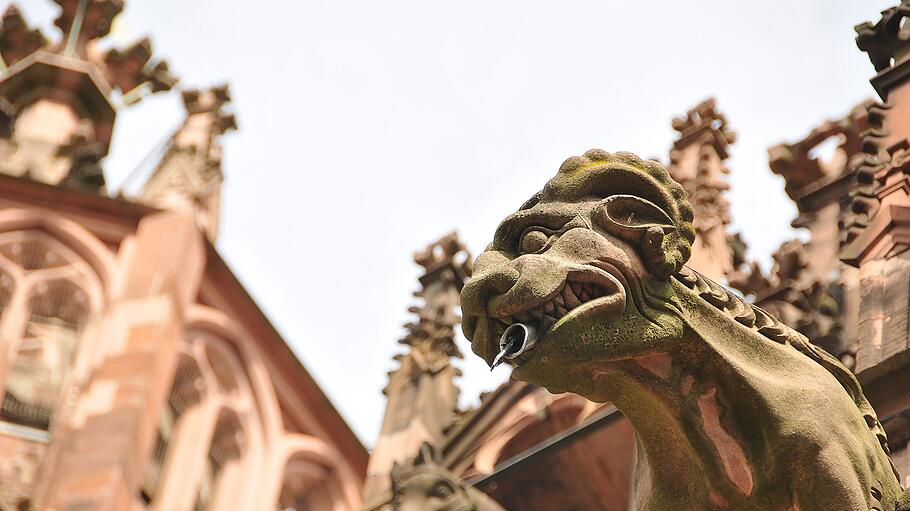 Kölner Dombauhütte hilft bei der Restaurierung von Glasfenstern der Kathedrale Notre-Dame