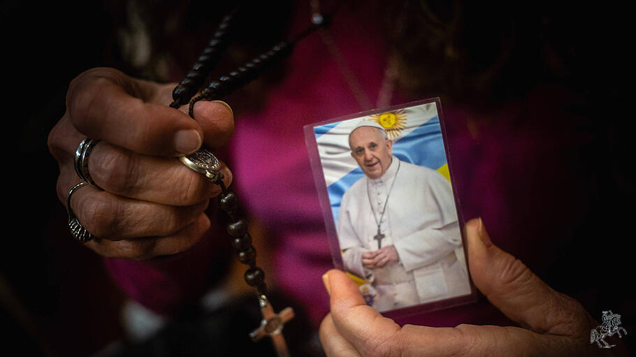 Papst Franziskus auf Gedenkbildchen