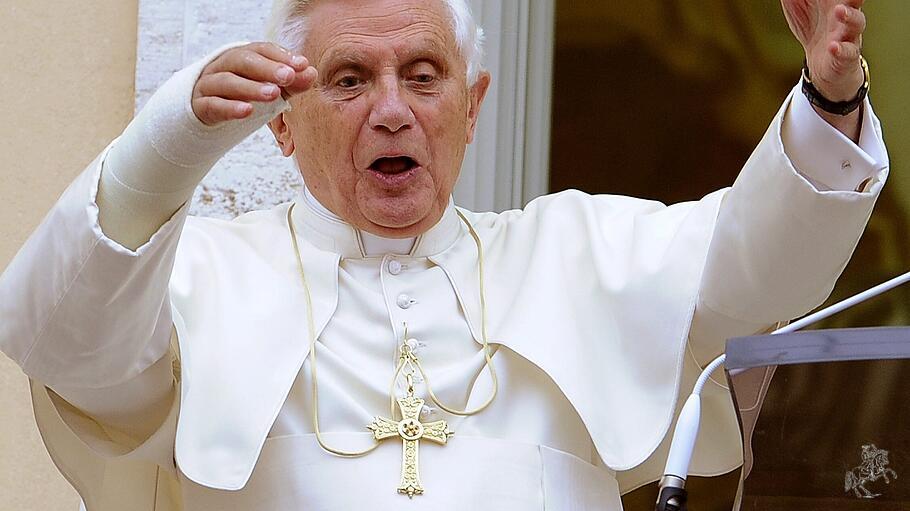 Papst beim Angelus-Gebet in Castel Gandolfo