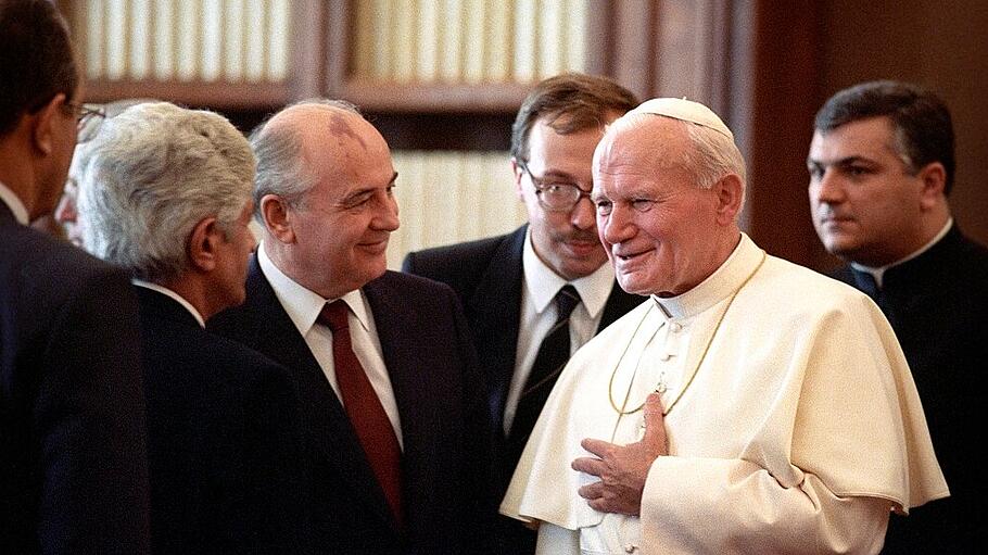 Mikhail Gorbachev and Pope John Paul II 643892 01.12.1989 General Secretary of the Communist Party of the Soviet Union M