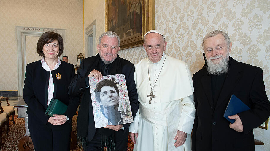 Kiko Argüello, Ascensión Romero und P. Mario Pezzi beim Papst.
