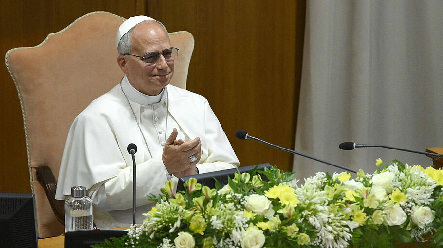 Papst Leo XIV. bei der Pr&auml;sentation von "Magnifica humanitas"