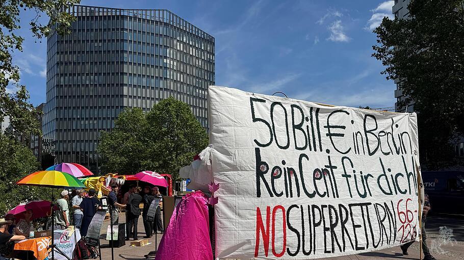 Protest gegen "Super return"