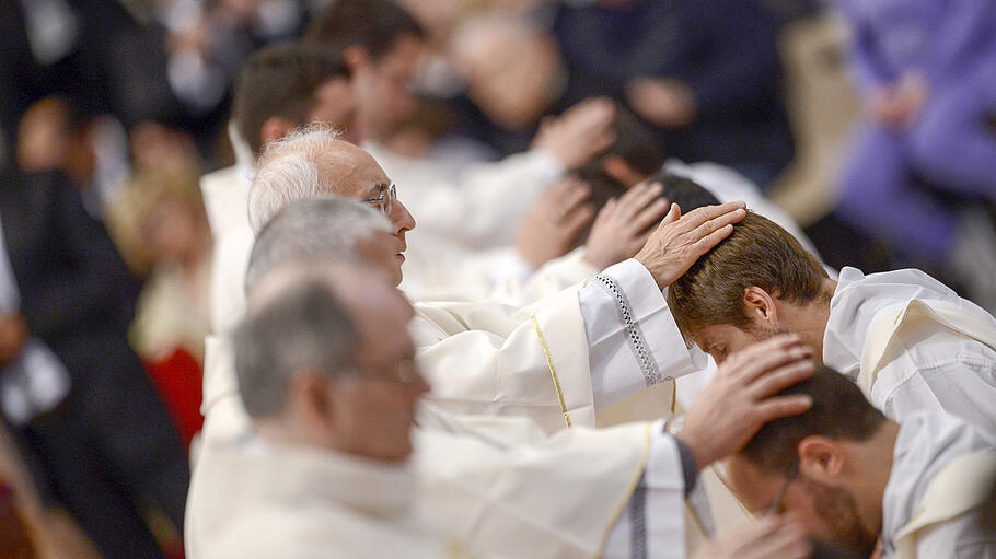 Priesterweihe durch Papst Franziskus