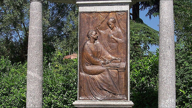Augustinus und Monnica, Bronzerelif von Enrico Manfrini