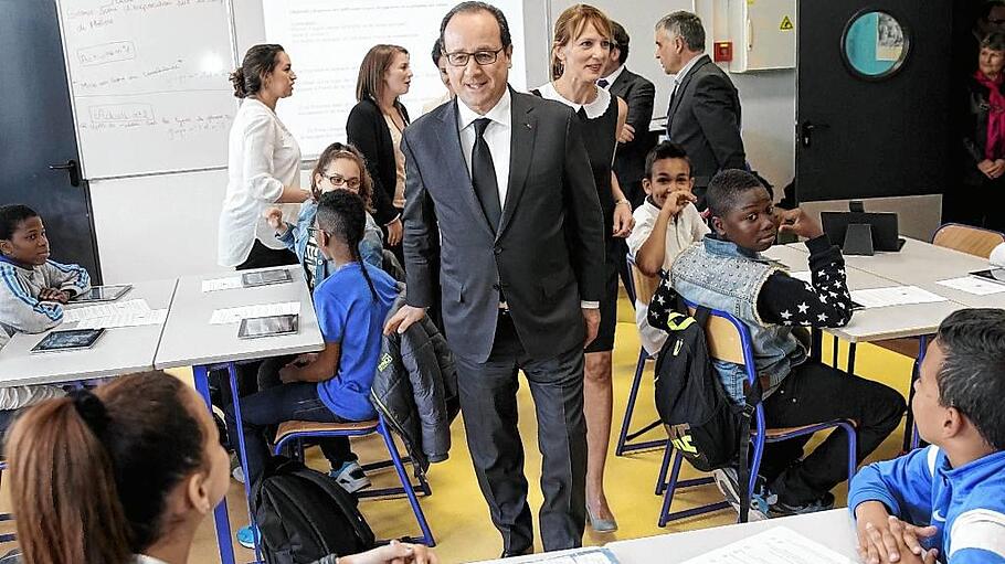 French President Hollande and Education minister Vallaud-Belkacem