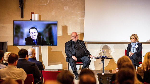 Podiumsdiskussion &uuml;ber Aufarbeitung und Reform in der Kirche