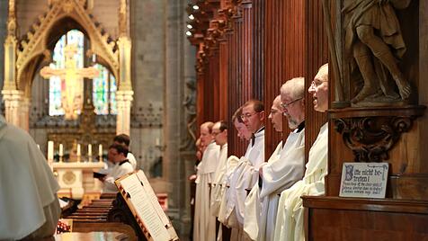 M&ouml;nche beim Chorgebet