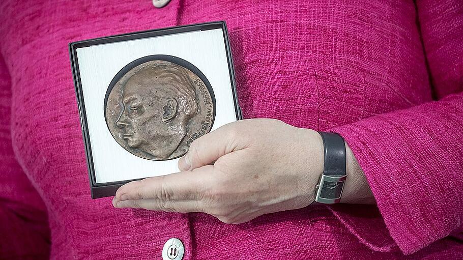 Alexander-Rüstow-Plakette an Angela Merkel