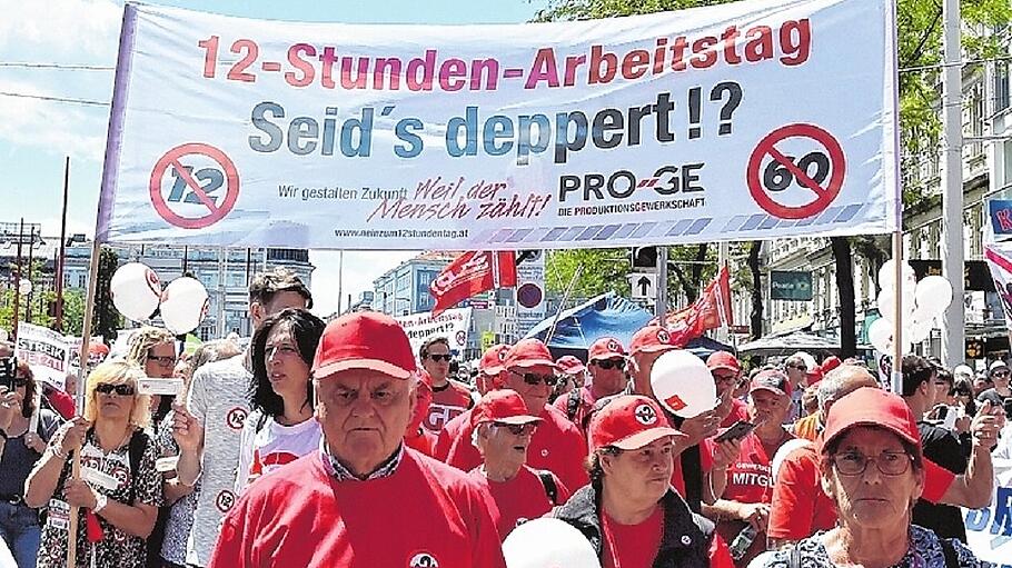 Demonstration gegen Ausweitung der Arbeitszeit