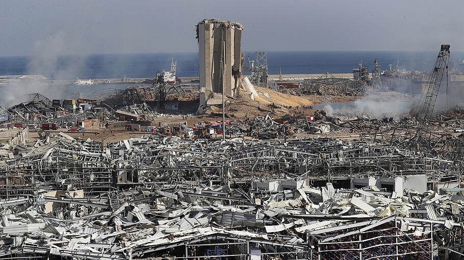 Beirut: Blick über den Schauplatz nach der massiven Explosion im Hafen
