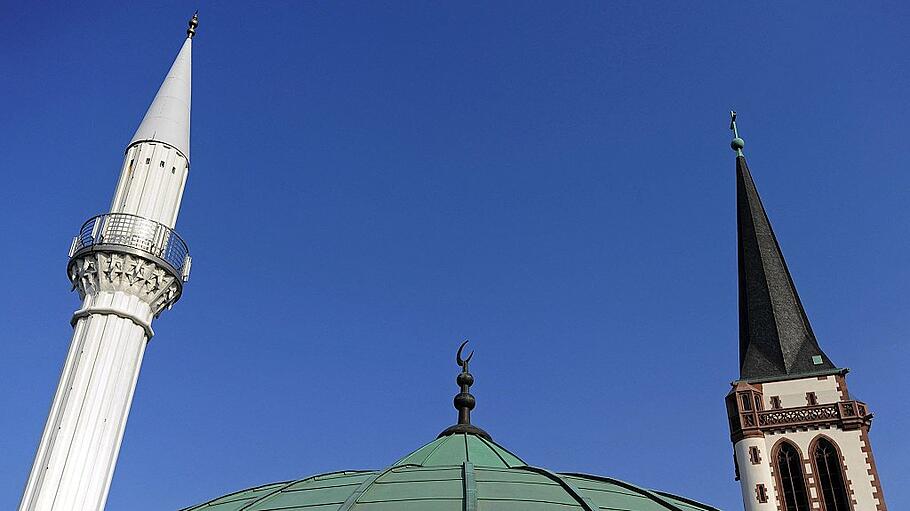 Kirche und Moschee