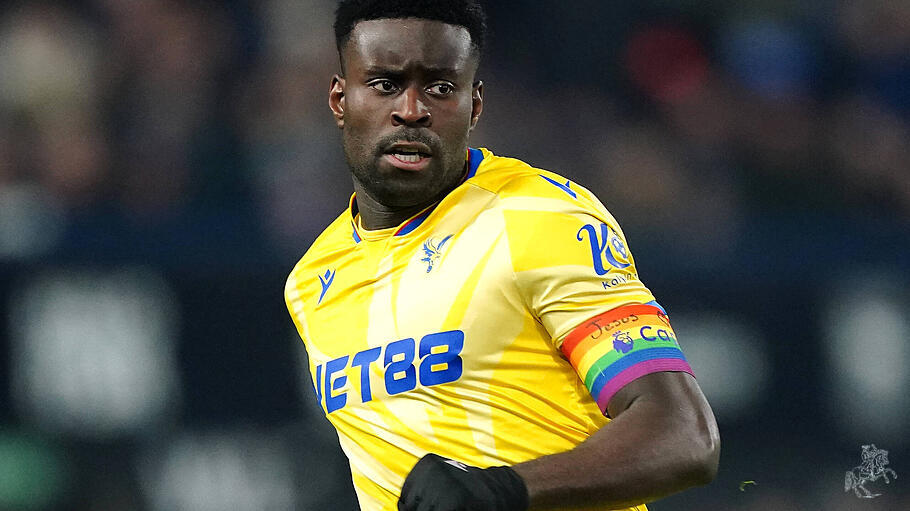 Marc Guehi mit „Jesus <3 you“-Binde