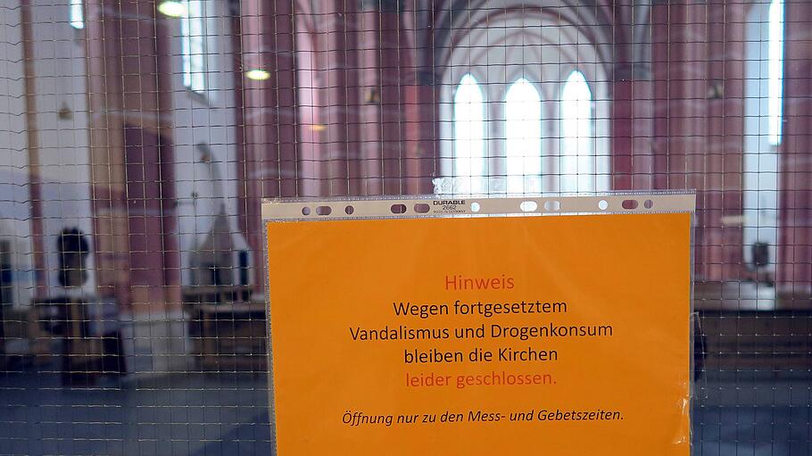 Wegen Vandalismus geschlossene Kirche