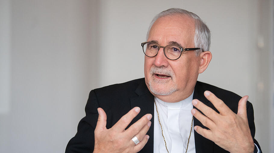 Gebhard Fürst, Bischof der Diözese Rottenburg-Stuttgart spricht im Haus des Bischofs