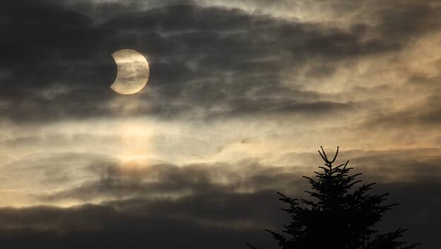 Wie dunkle Wolken hat sich die Erbsünde über das Verhältnis von Mensch und Gott sowie Mensch und Schöpfung gelegt.