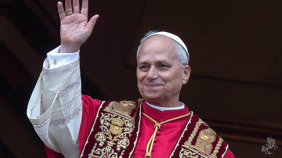 Leo XIV. auf der Loggia