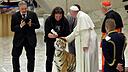 Papst Franziskus bei Zirkusaudienz