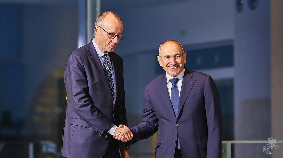 Bundeskanzler Friedrich Merz empfängt den armenischen Ministerpräsidenten Paschinjan