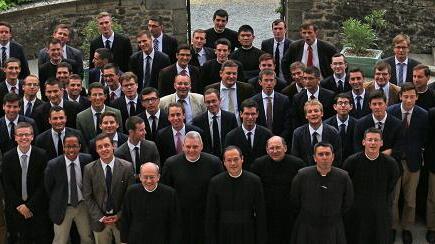 Priesteramtskandidaten der Gemeinschaft St.Martin in Évron