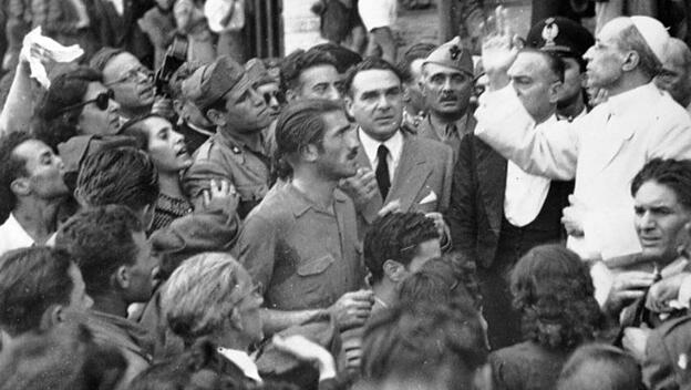 Pius XII. nach der Bombardierung des römischen Stadtviertels San Lorenzo, 1943