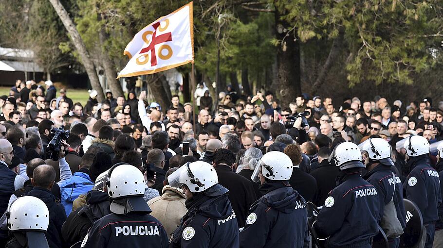 Proteste gegen Kirchengesetz in Montenegro