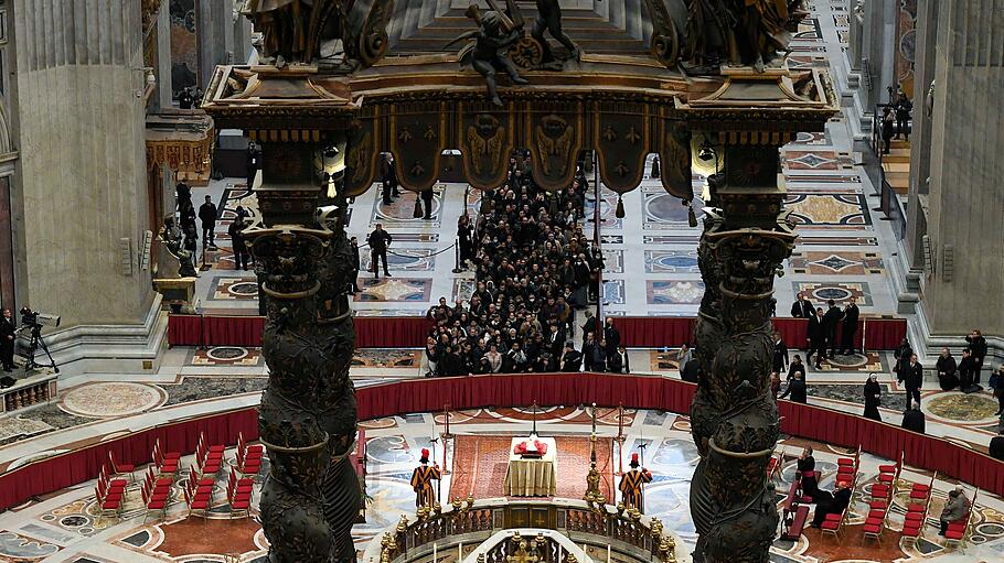 Aufbahrung in St. Peter