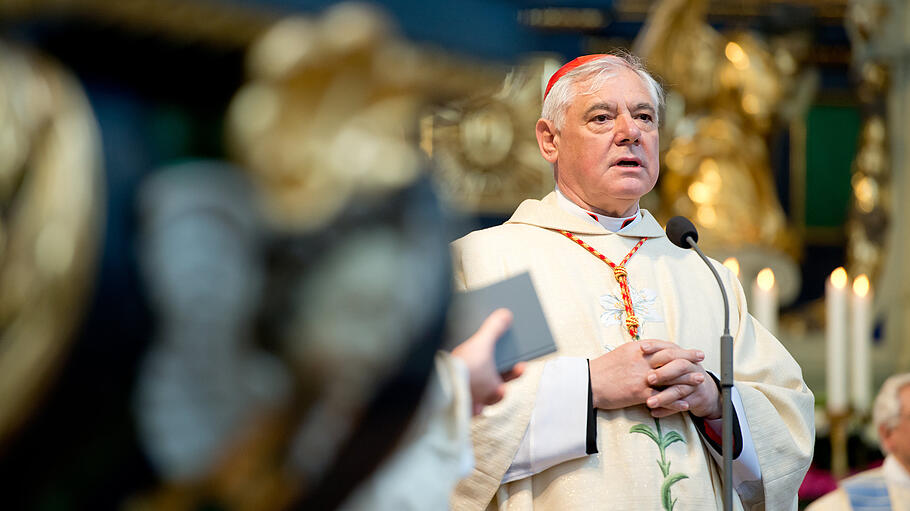 Kardinal M&uuml;ller verteidigt Benedikt